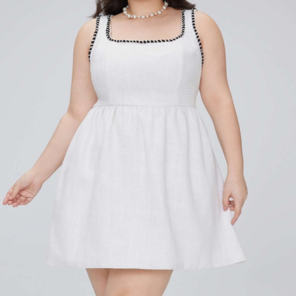 CIDER CURVE Tweed U-Neckline White Mini Dress with Pockets